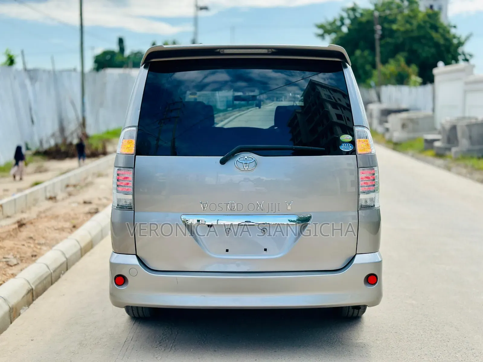 Toyota Noah 2008