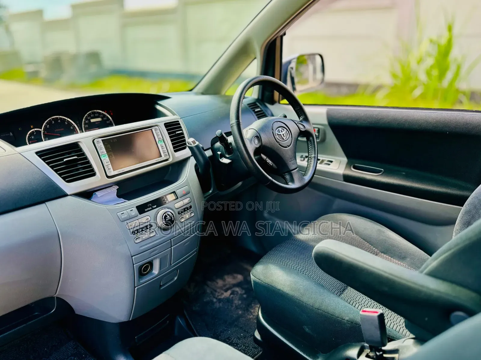 Toyota Noah 2008