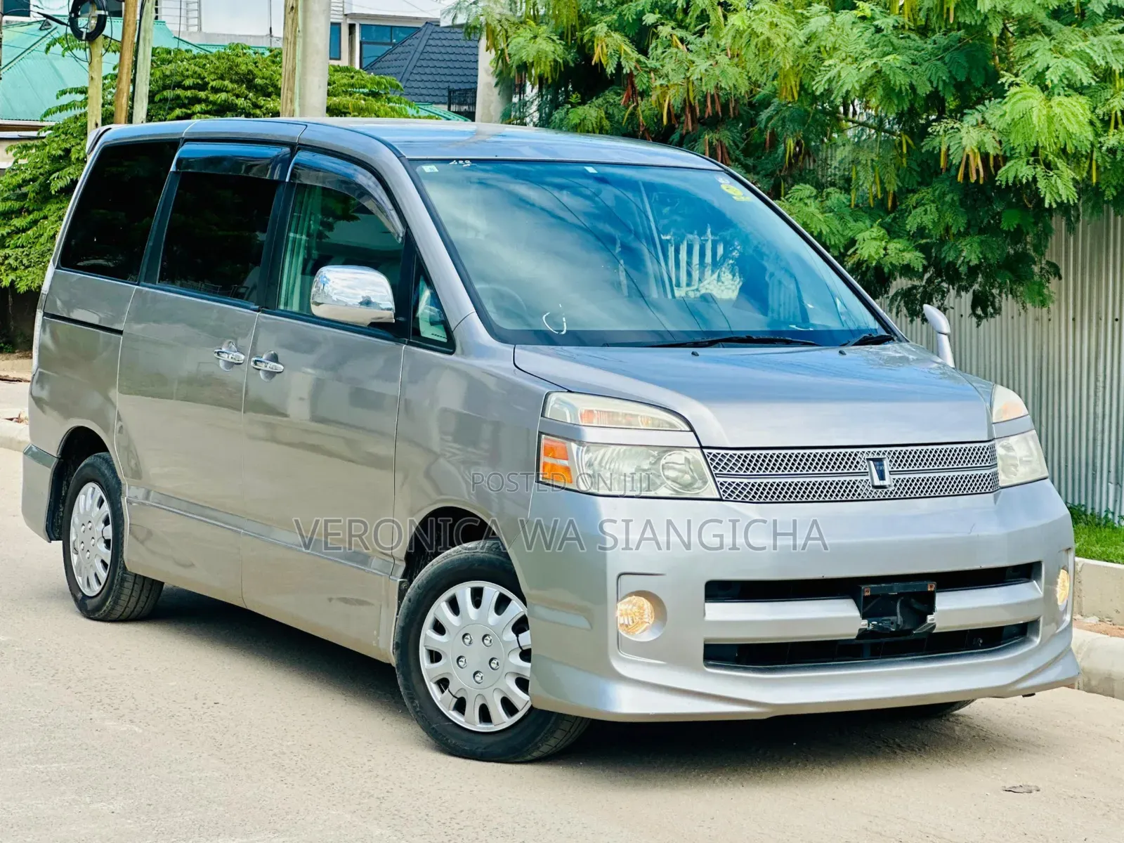 Toyota Noah 2008