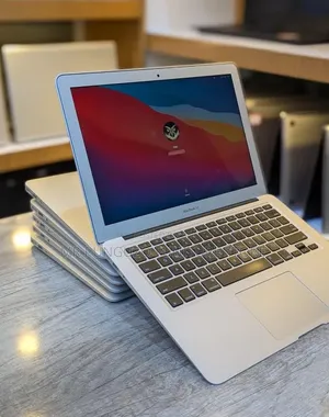 New Laptop Apple MacBook Pro 2017 16GB Intel Core i5 SSD 256GB