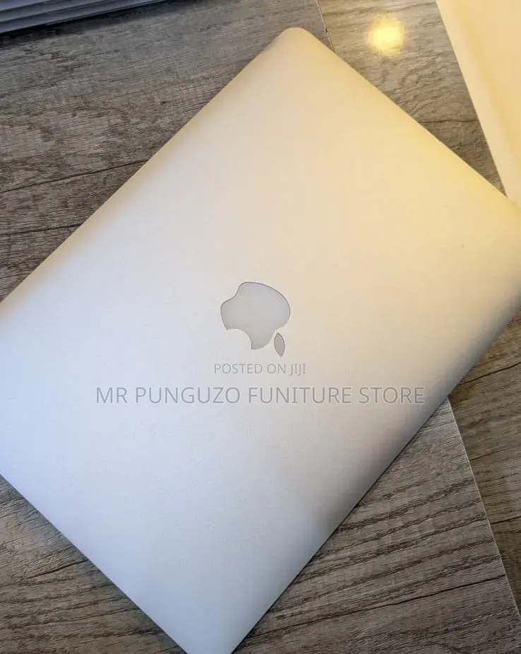 New Laptop Apple MacBook Pro 2017 16GB Intel Core i5 SSD 256GB