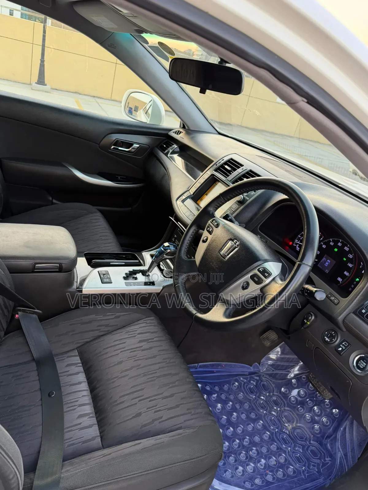 Toyota Crown 2010 White