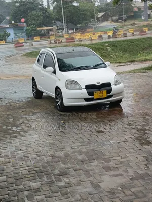 Toyota Vitz 2005 White
