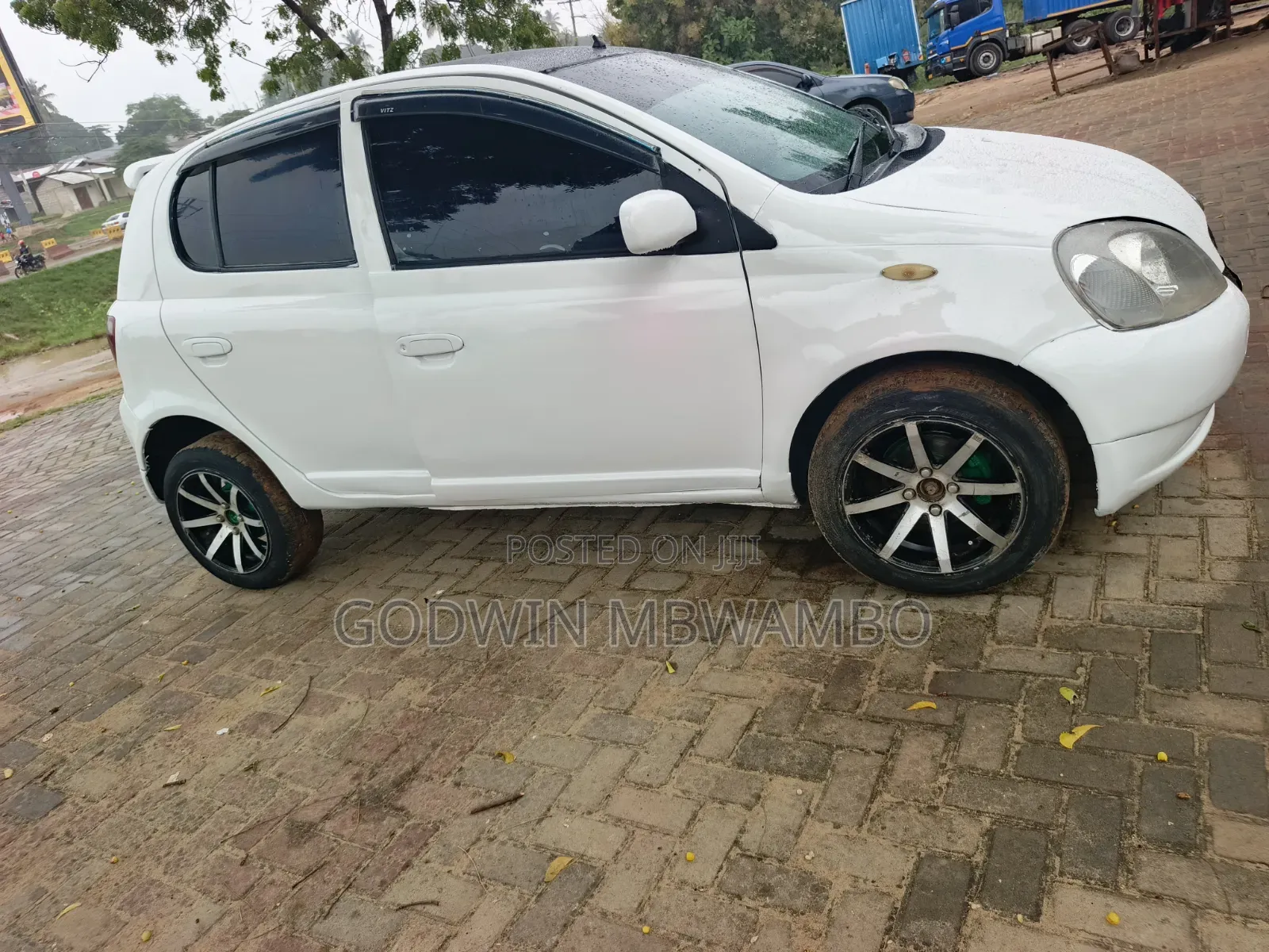Toyota Vitz 2005 White