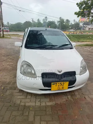 Toyota Vitz 2005 White