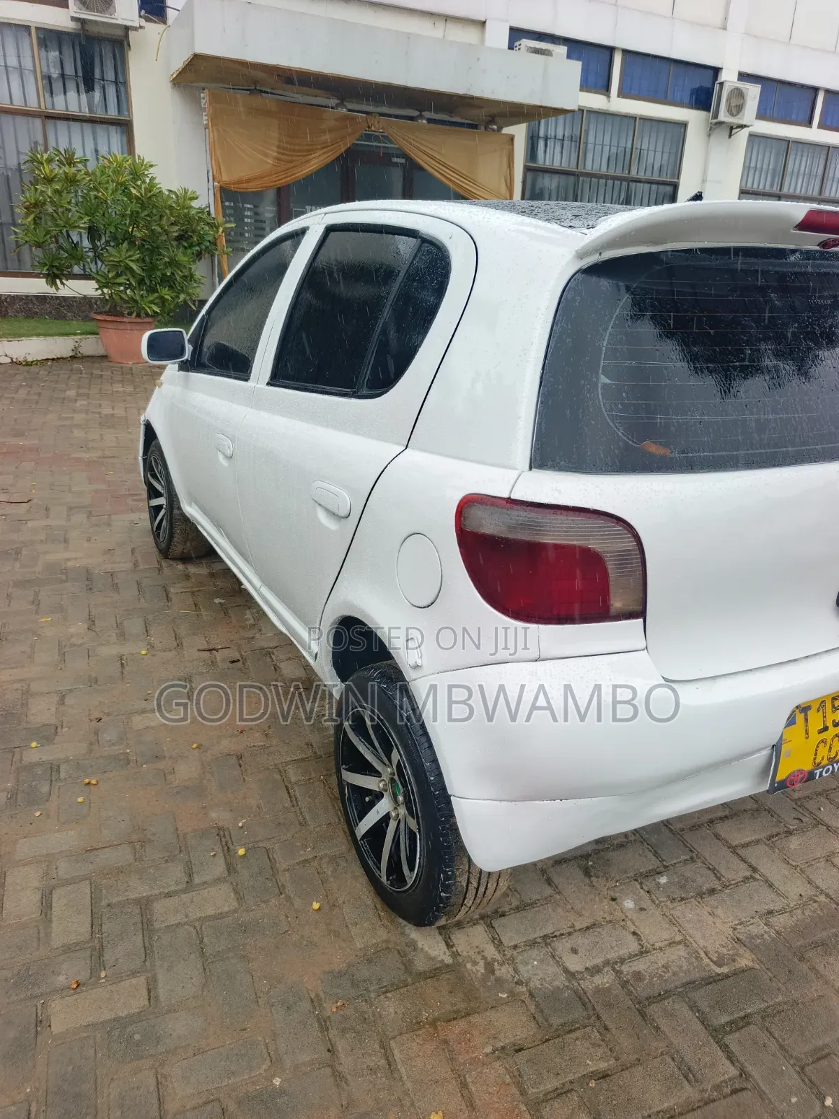 Toyota Vitz 2005 White