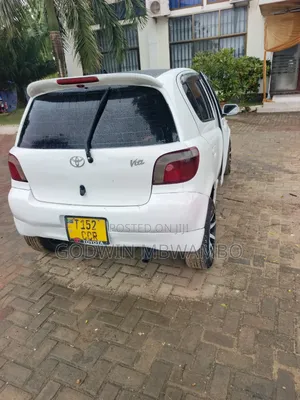 Toyota Vitz 2005 White