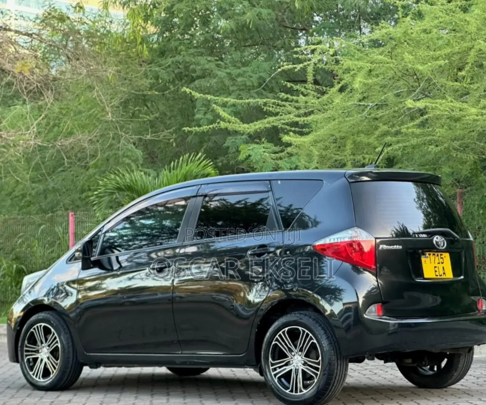Toyota Ractis 2011 Black