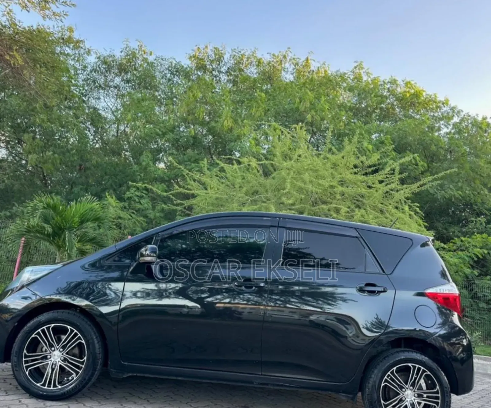 Toyota Ractis 2011 Black