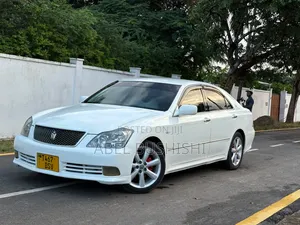 Toyota Crown 2012 White