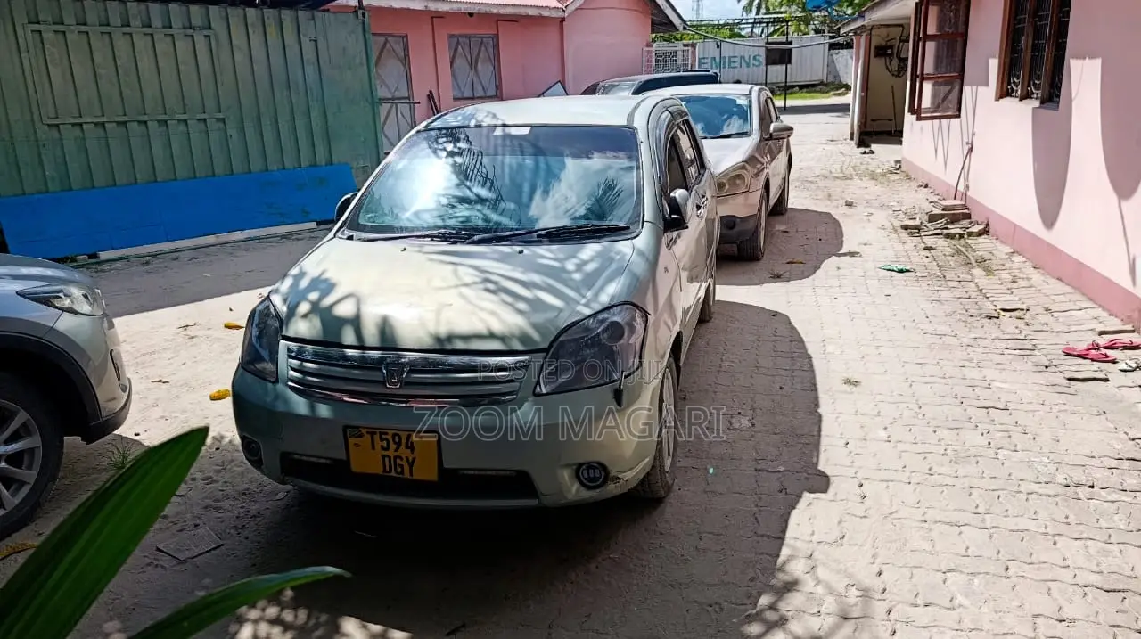 Toyota Raum 2001 Blue