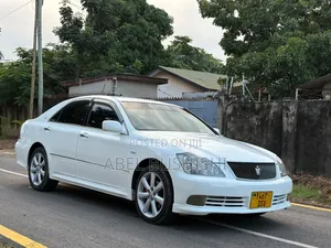 Toyota Crown 2012 White
