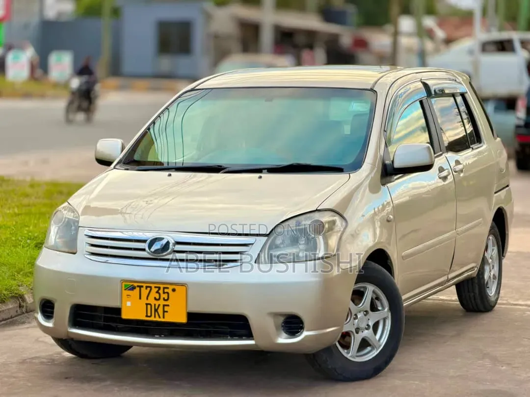 Toyota Raum 1.5 FWD 2011 Silver