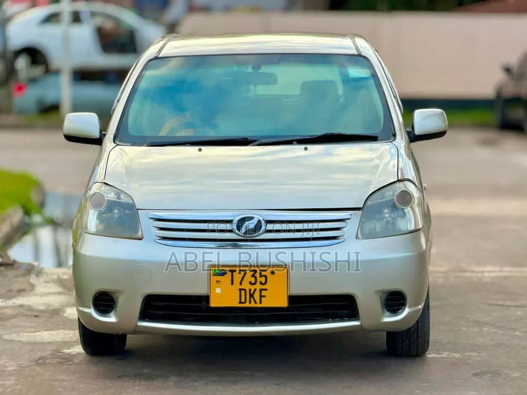 Toyota Raum 1.5 FWD 2011 Silver