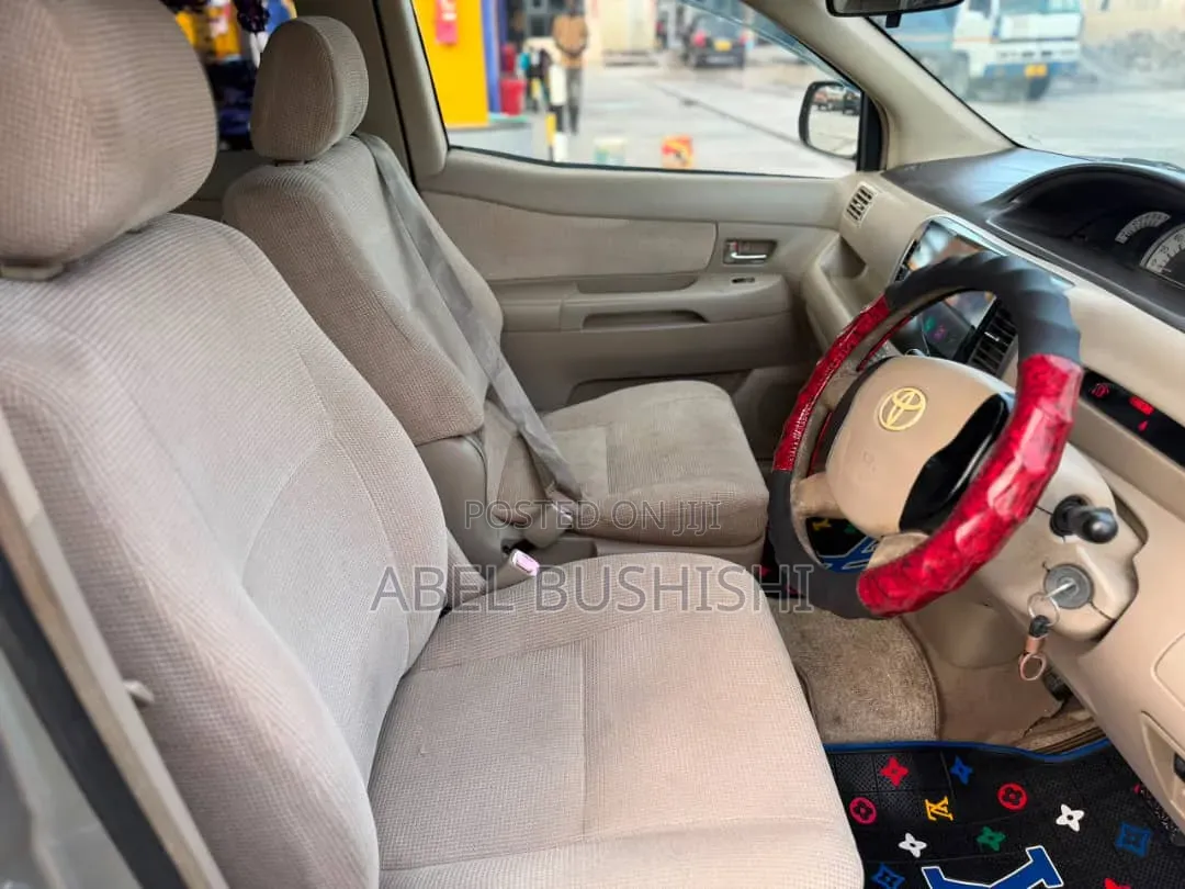 Toyota Raum 1.5 FWD 2011 Silver