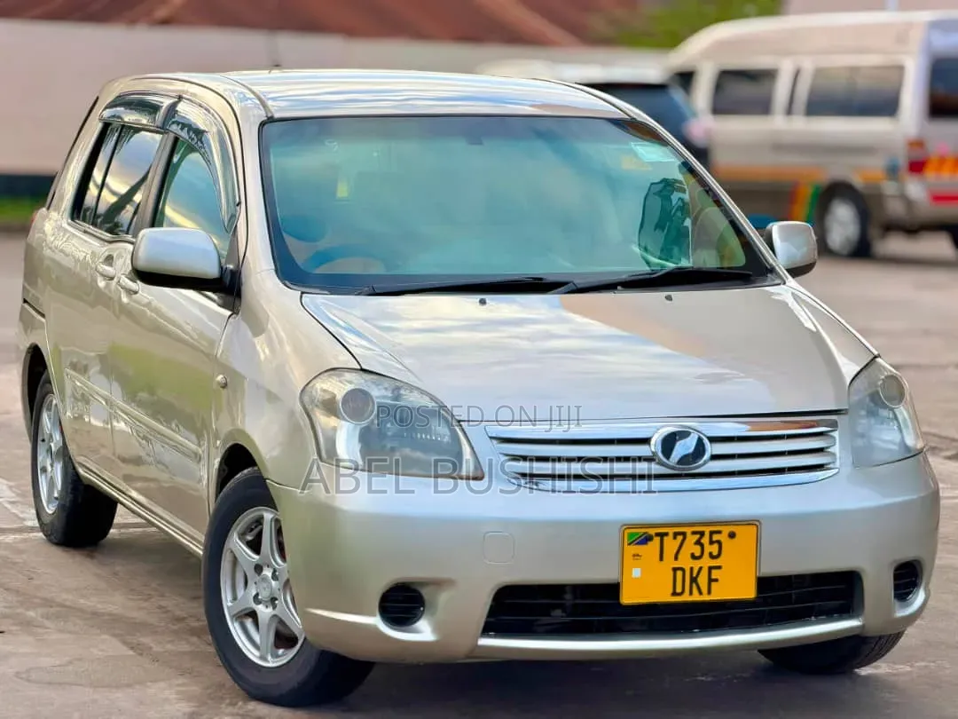 Toyota Raum 1.5 FWD 2011 Silver