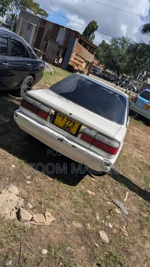 Toyota Corolla 1997 White