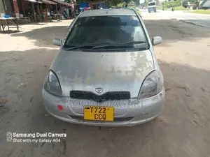 Toyota Vitz 2001 Beige