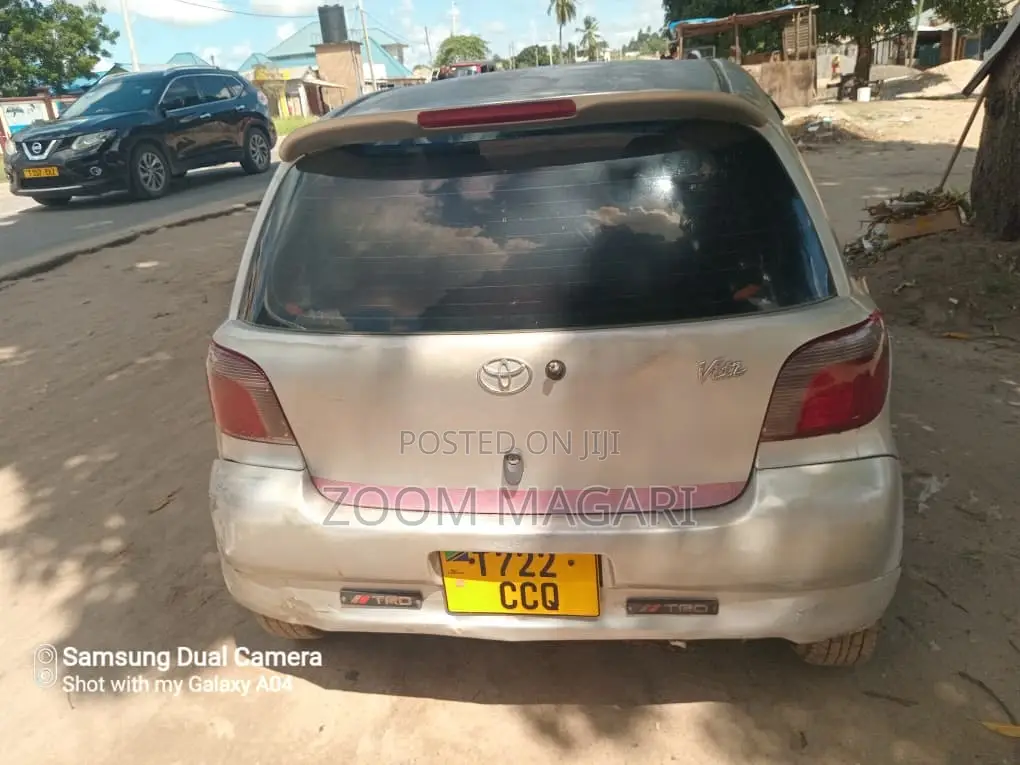 Toyota Vitz 2001 Beige