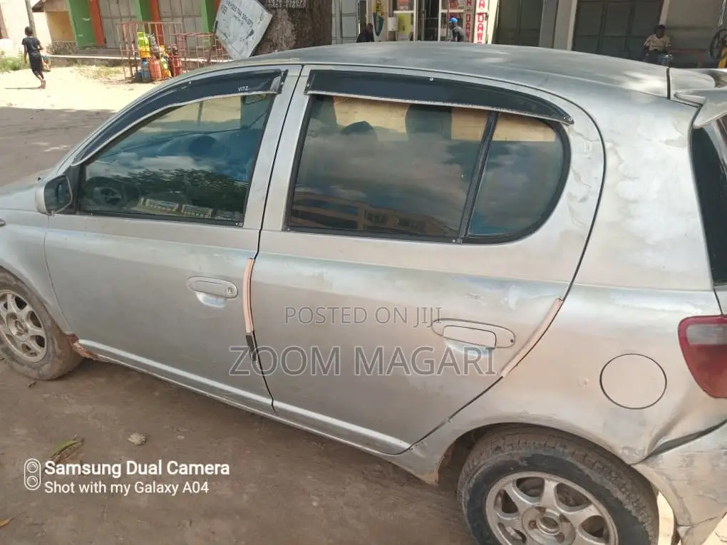 Toyota Vitz 2001 Beige