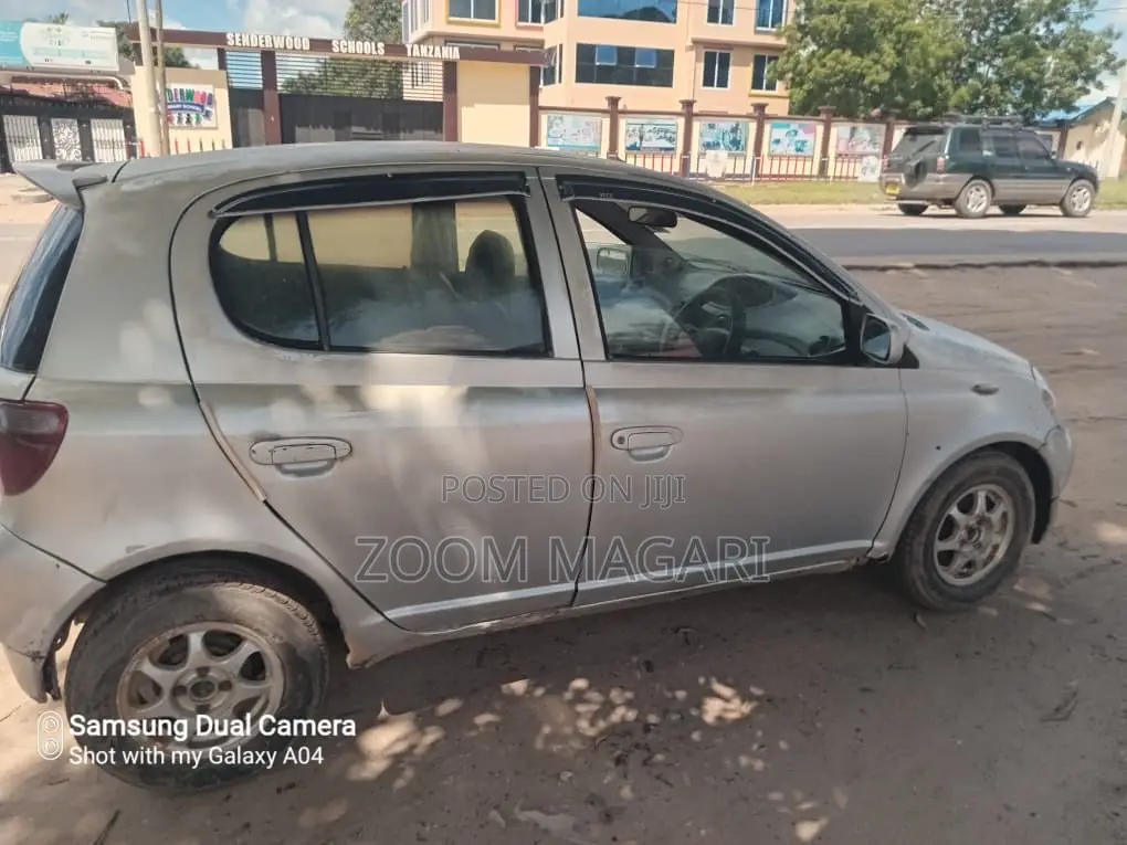 Toyota Vitz 2001 Beige
