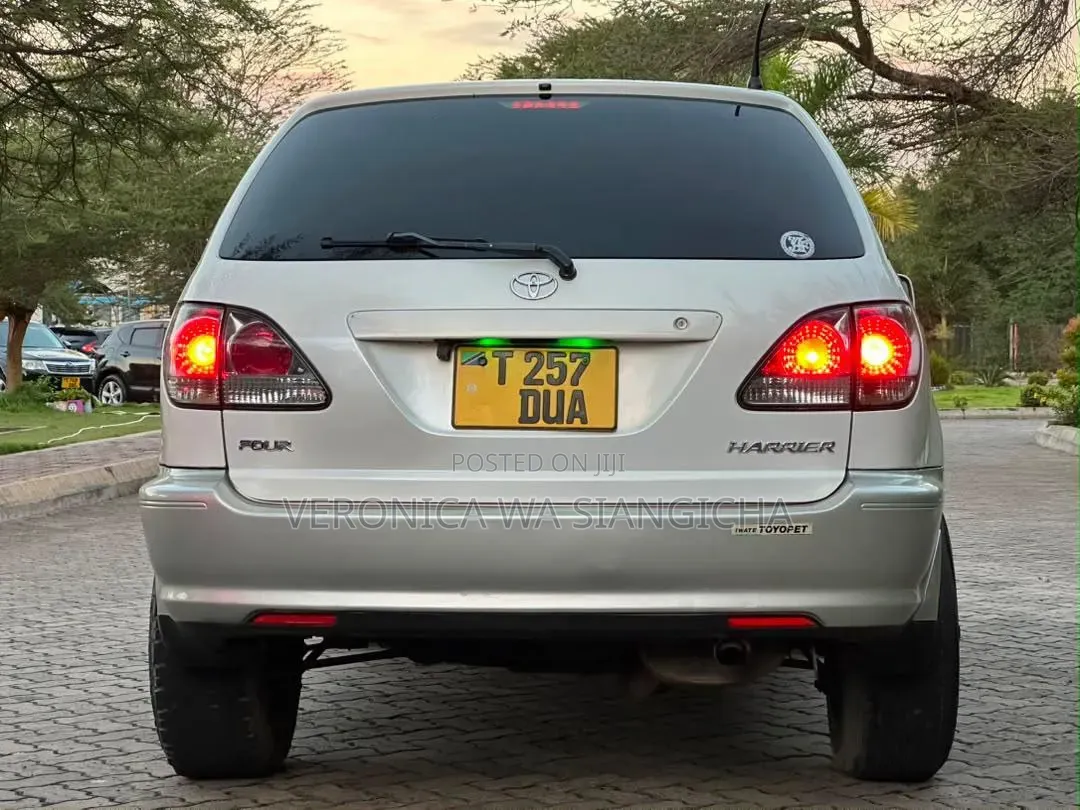 Toyota Harrier 2004 Silver