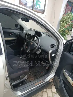 Toyota IST 2003 Silver