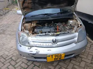 Toyota IST 2003 Silver