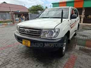 Toyota Land Cruiser 2002 White
