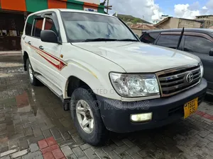 Toyota Land Cruiser 2002 White
