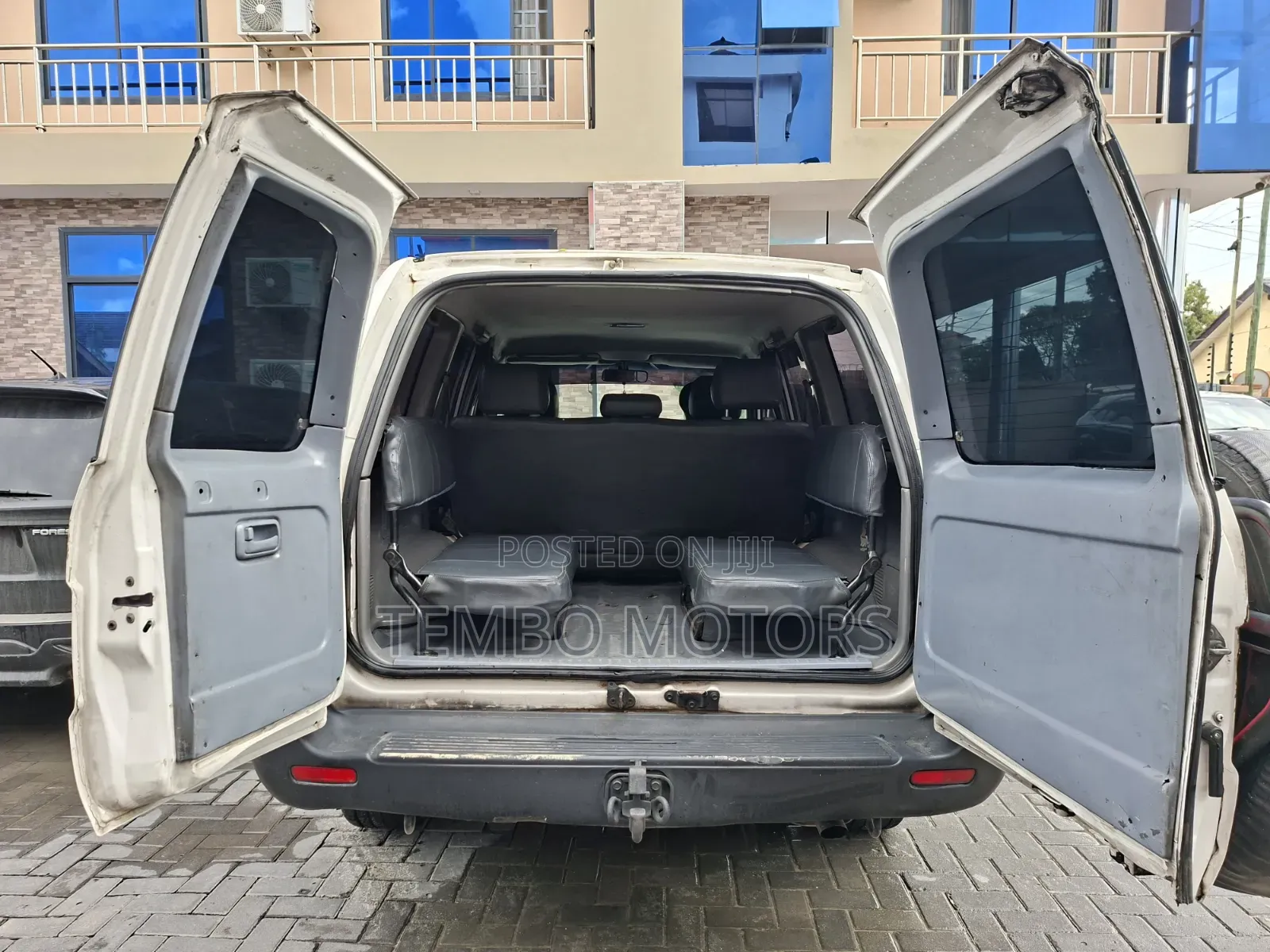 Toyota Land Cruiser 2002 White