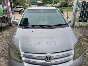 Toyota IST 2005 Silver