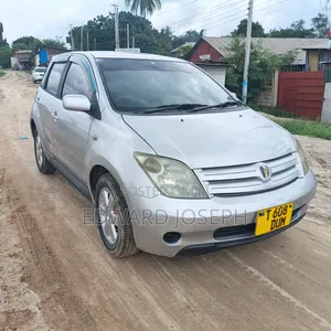 Toyota IST 2005 Silver