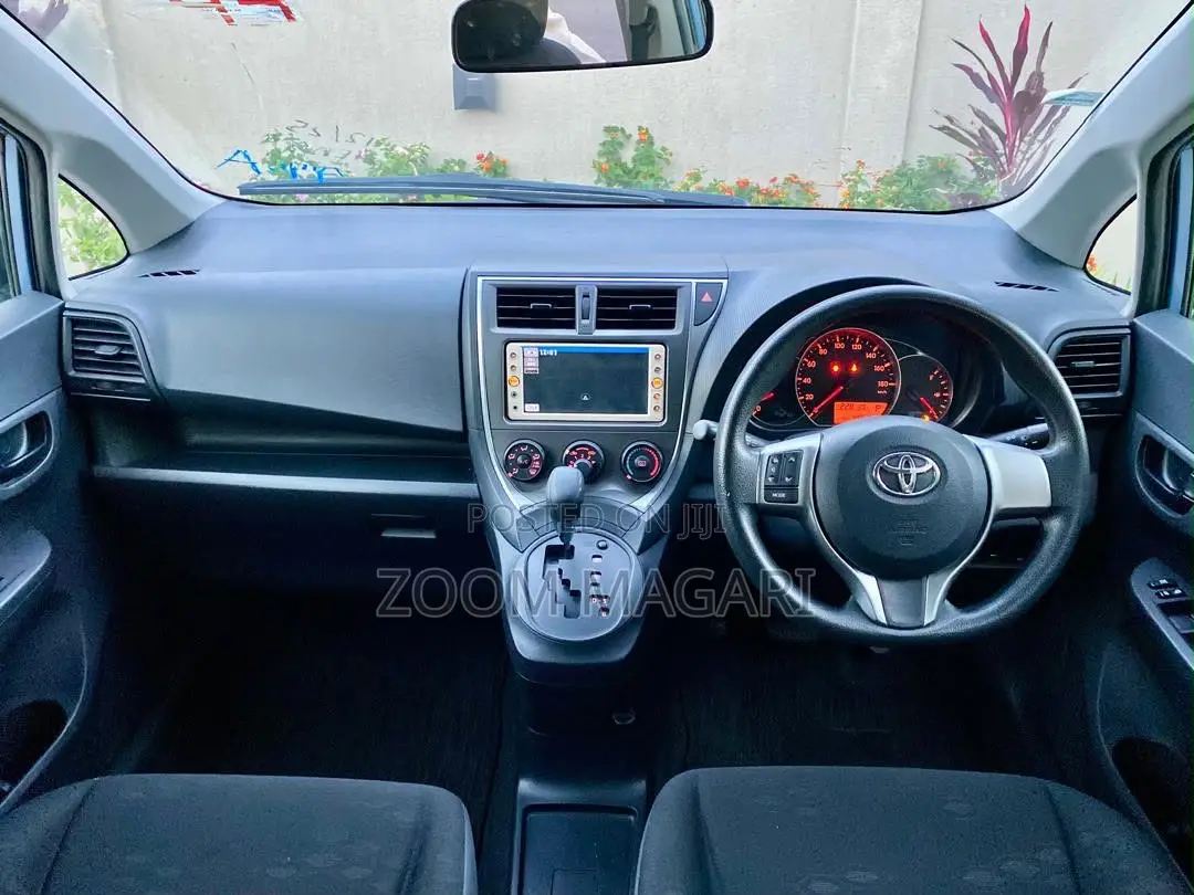 Toyota Ractis 2013 Blue