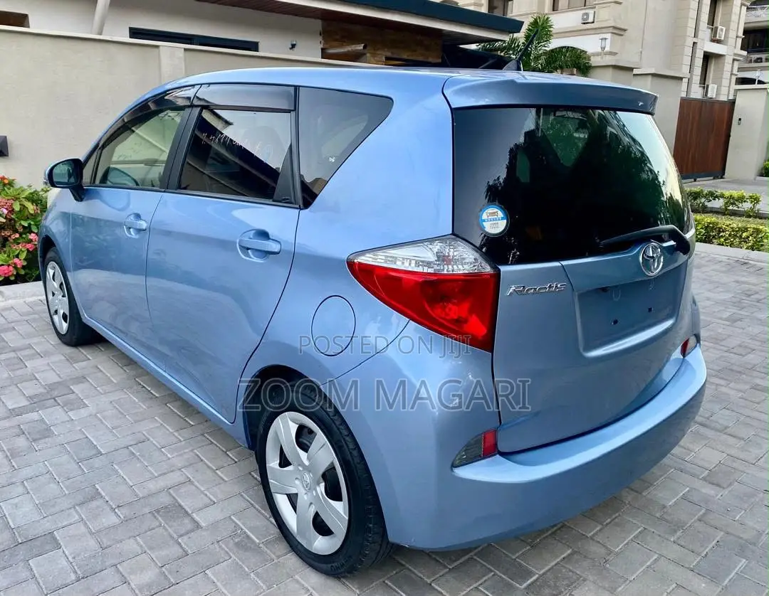 Toyota Ractis 2013 Blue