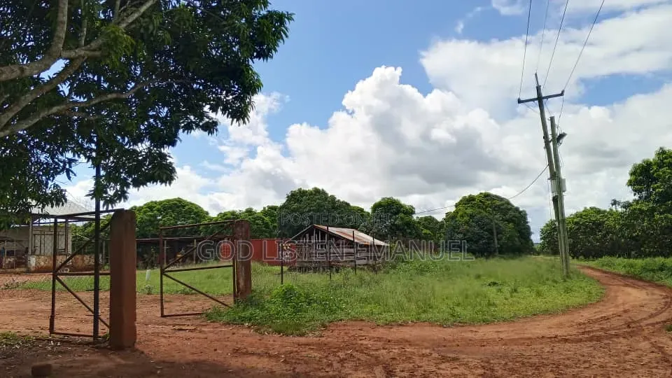 Shamba Linauzwa Eka 500