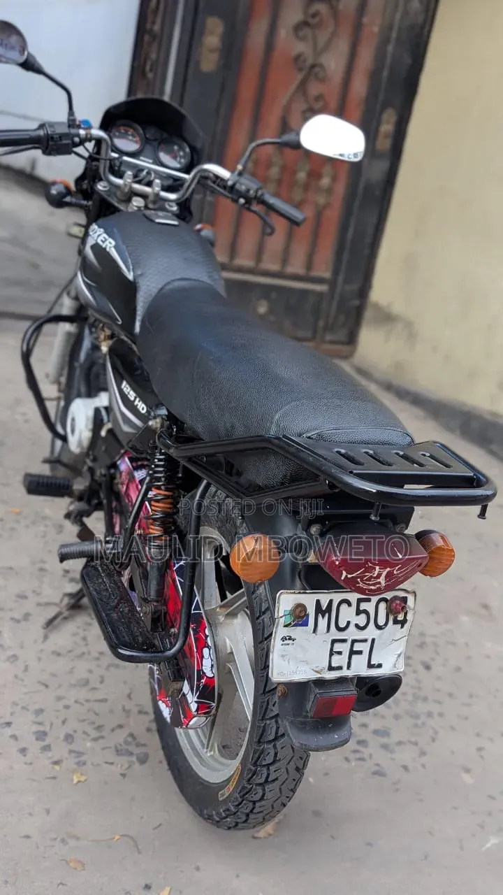Bajaj Boxer 125 2024 Black