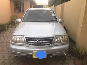 Suzuki Escudo 2004 Silver