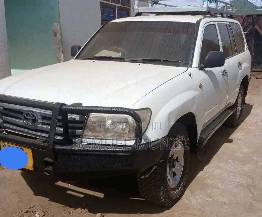 Toyota Land Cruiser 2005 White