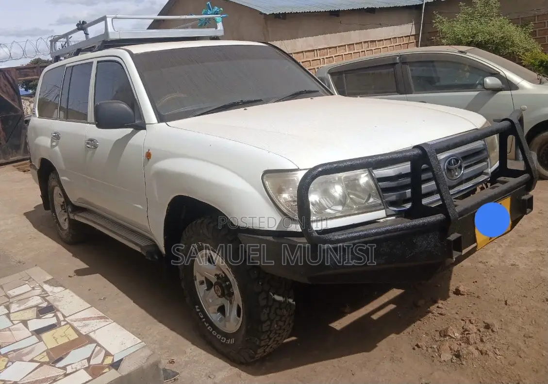 Toyota Land Cruiser 2005 White
