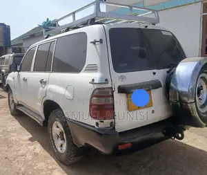 Toyota Land Cruiser 2005 White