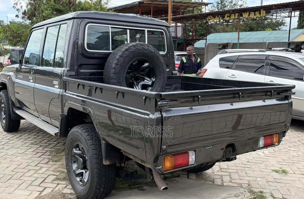 Toyota Land Cruiser 2022 Black