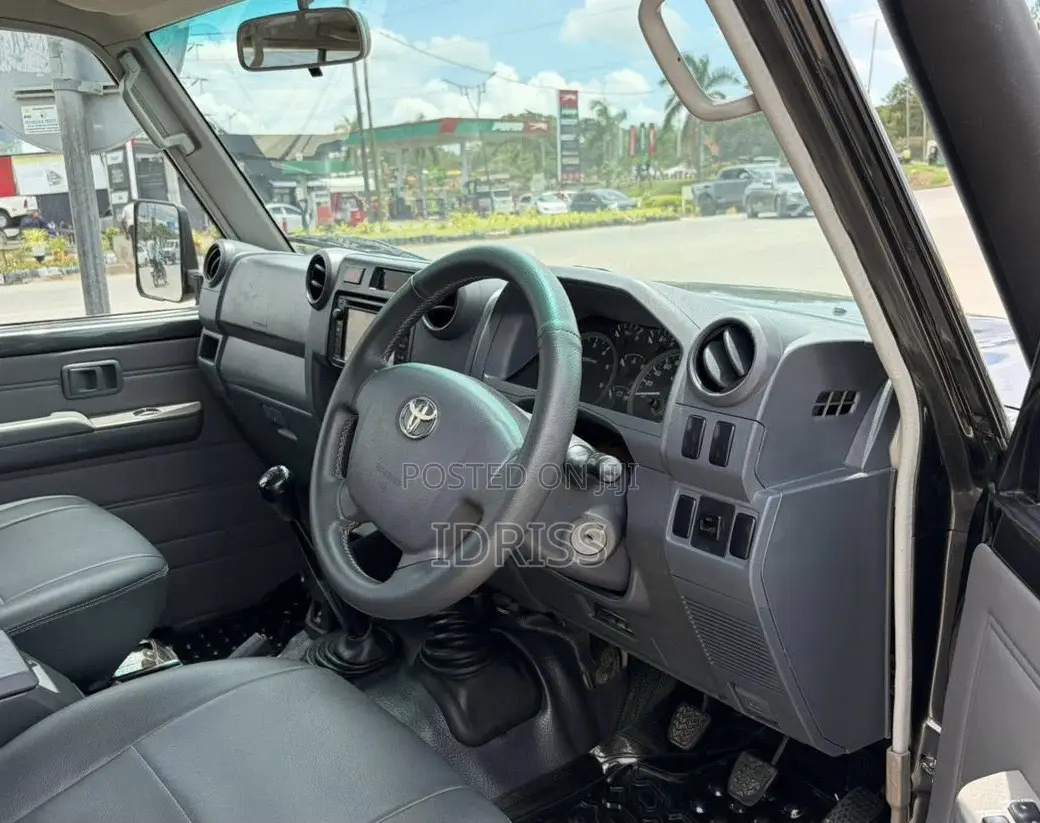 Toyota Land Cruiser 2022 Black