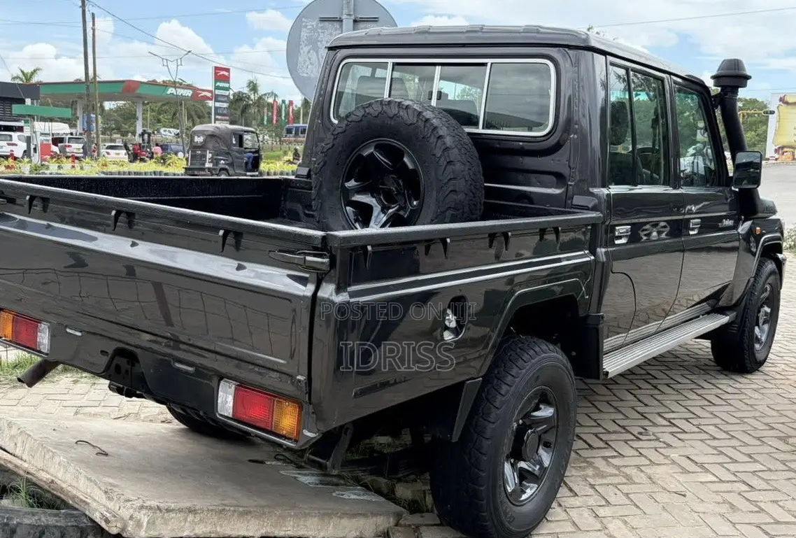 Toyota Land Cruiser 2022 Black