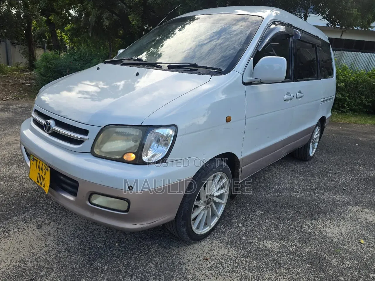 Toyota Noah 2001 White