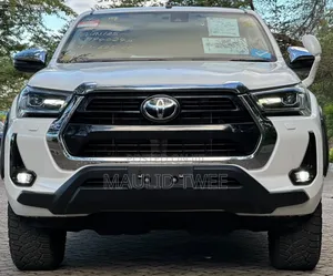 Toyota Hilux 2022 White