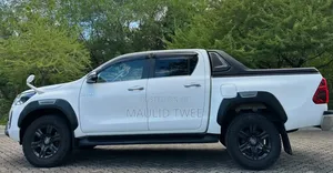 Toyota Hilux 2022 White