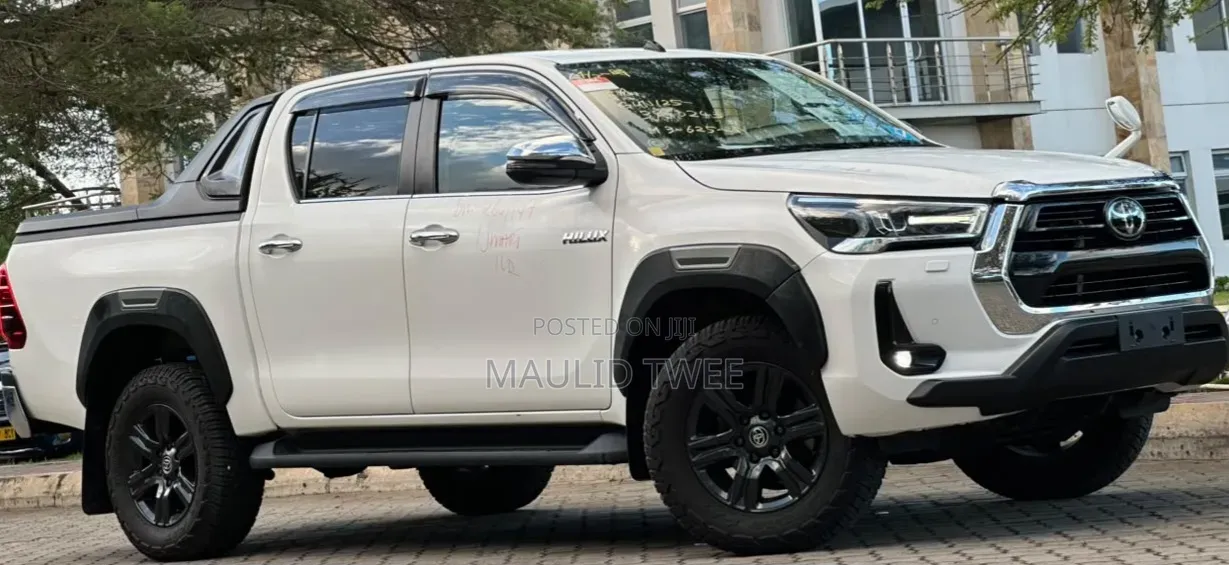 Toyota Hilux 2022 White