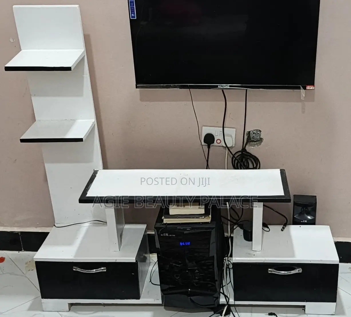 Tv Showcase Kwa 50,000/-