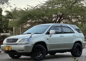Toyota Harrier 2004 White
